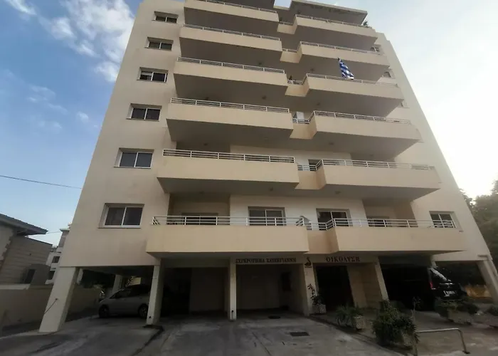 Sunny 2 Bedroom Center *