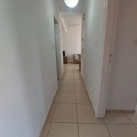 Sunny 2 Bedroom Center * 拉纳卡